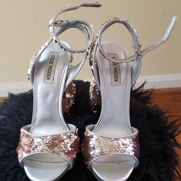 Silver Ritzy Heeled Sandal Size 9 - Picture 2 of 3